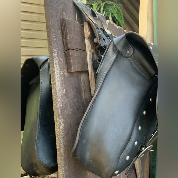 Vintage 80s Genuine Black Leather/Studs Harley-Davidson Motorcycle Saddlebags - Picture 3 of 11